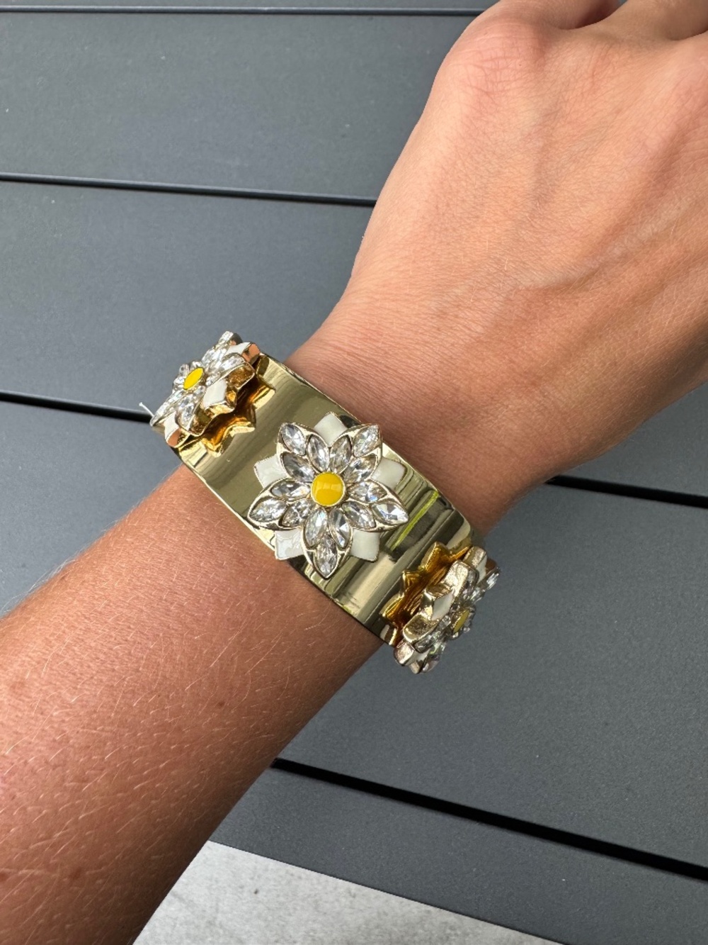 NWT Daisy Crystal Embellished Bangle